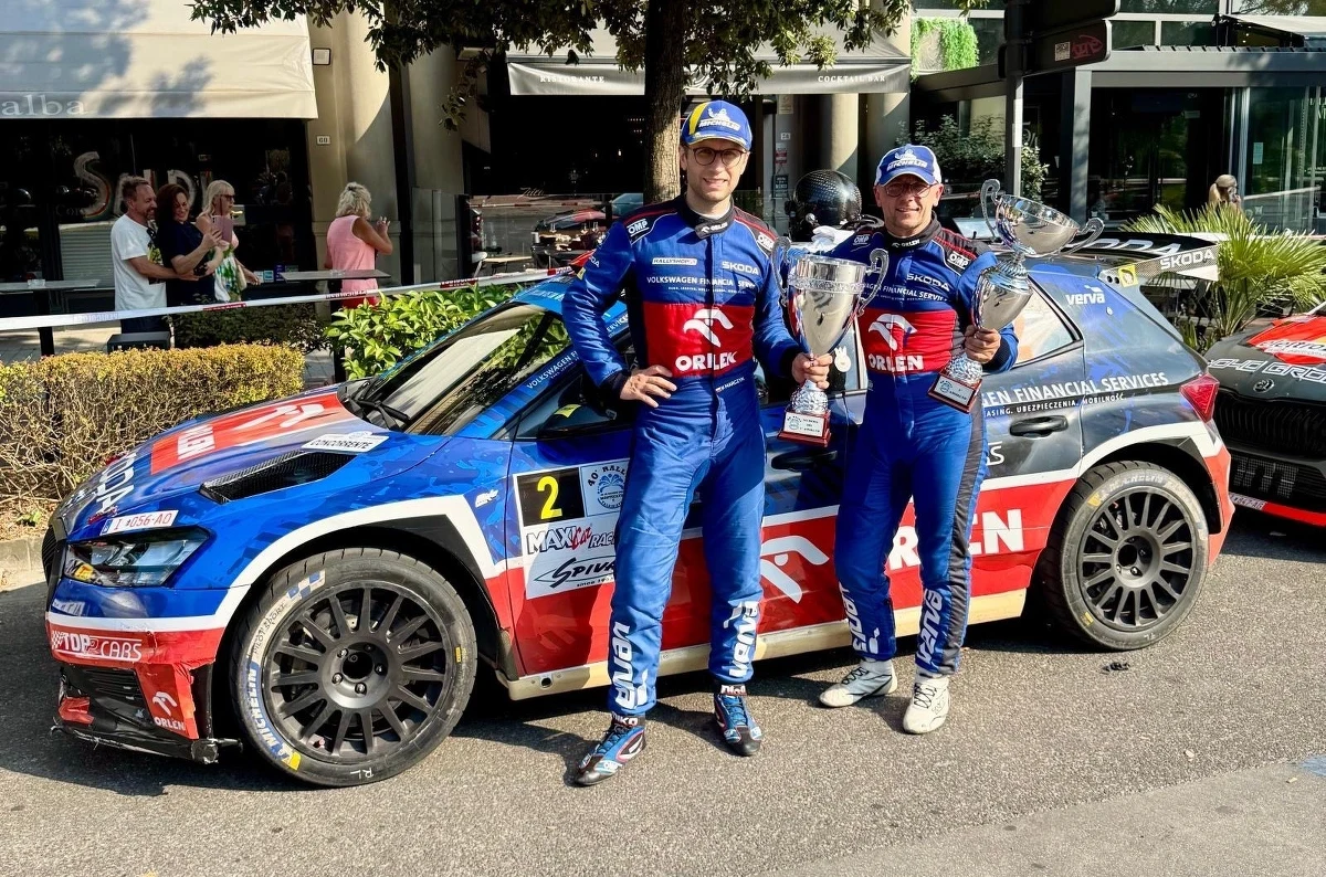 W ramach przygotowań do Rajdu Rzymu Miko Marczyk wystartował w 40. Rally Montecatini Terme e Valdinievole. Pilotem kierowcy ORLEN Team był tym razem wyjątkowo Daniel Dymurski. Załoga Skody Fabii RS Rally2 wygrała w ten weekend wszystkie odcinki specjalne i jednocześnie cały rajd z przewagą ponad minuty nad drugim duetem. 