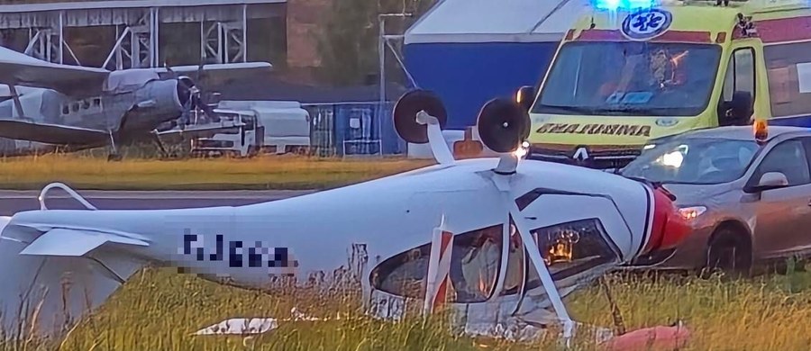 Incydent z udziałem prywatnej awionetki na lotnisku aeroklubu gliwickiego (woj. śląskie). Podczas lądowania maszyna - najprawdopodobniej w wyniku silnego podmuchu wiatru - uderzyła w pas zieleni i przewróciła się na dach. Informację na ten temat dostaliśmy na Gorącą Linię RMF FM.