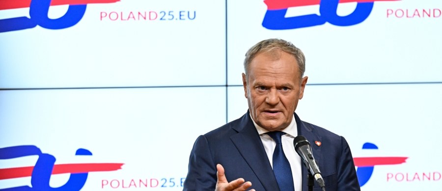 Przedstawiciele rządu, w tym premier Donald Tusk, podsumowali trwającą pół roku prezydencję Polski w Radzie Unii Europejskiej. Od wtorku tę rolę przejmie Dania. Wśród najważniejszych osiągnięć ostatniego półrocza rządzący wskazują decyzję UE o zainwestowaniu w obronność i bezpieczeństwo, m.in. poprzez instrument SAFE. "To było wielkie zadanie i polska prezydencja stała się w tej kwestii przełomem, który można ilustrować także decyzjami o miliardach euro" - ocenił szef rządu.