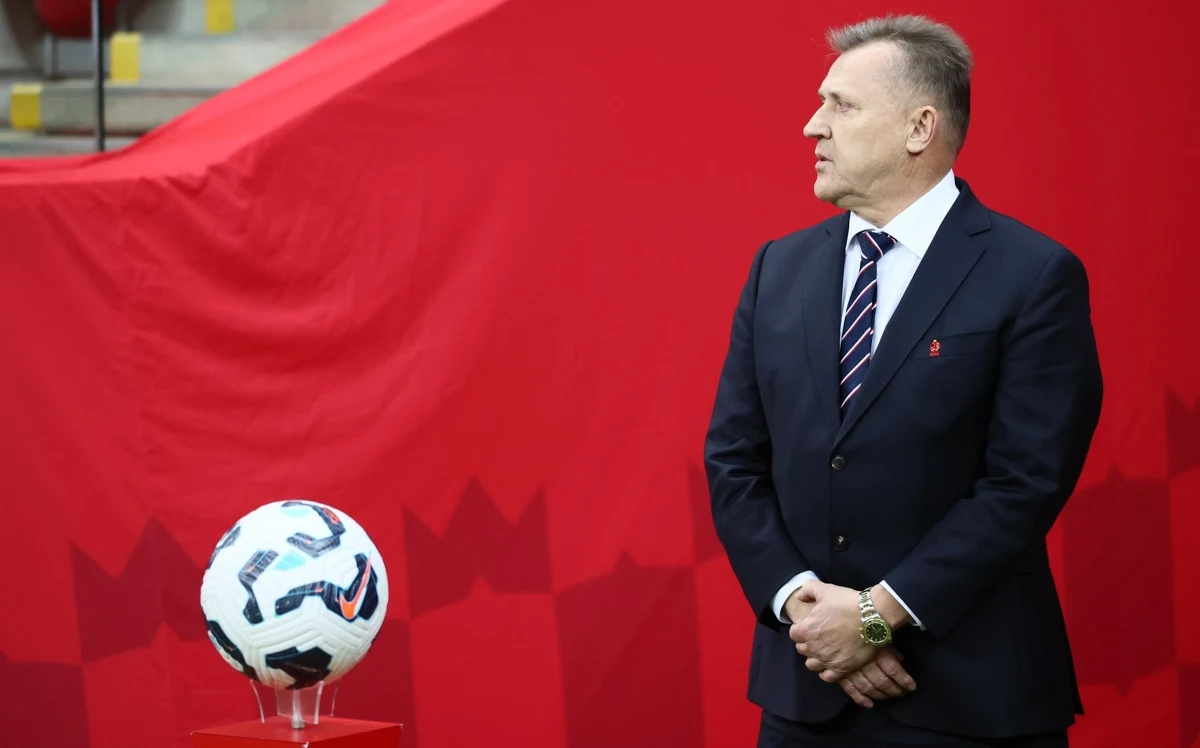 Polski Związek Piłki Nożnej wybierze dziś nowego prezesa. Wybory powinny być formalnością dla jedynego kandydata – Cezarego Kuleszy, który ubiega się o reelekcję. Na zjeździe w Warszawie emocji może jednak nie zabraknąć. Wszystko za sprawą zamieszania wokół stanowiska trenera w reprezentacji narodowej czy słabego występu naszych piłkarzy do lat 21 na mistrzostwach Europy na Słowacji.