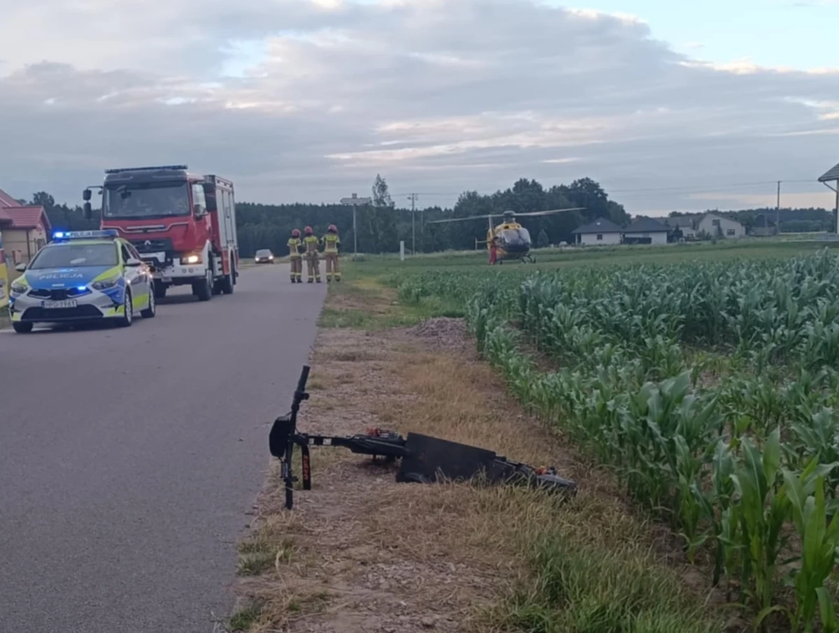 15- i 16-latek śmigłowcem Lotniczego Pogotowia Ratunkowego zostali przetransportowani do szpitala po tym, jak jadąc na jednej hulajnodze elektrycznej, przewrócili się na środku jezdni i zostali poważnie ranni. Do wypadku, o którym służby poinformowały w poniedziałek, doszło w miejscowości Sobiska w Lubelskiem. 