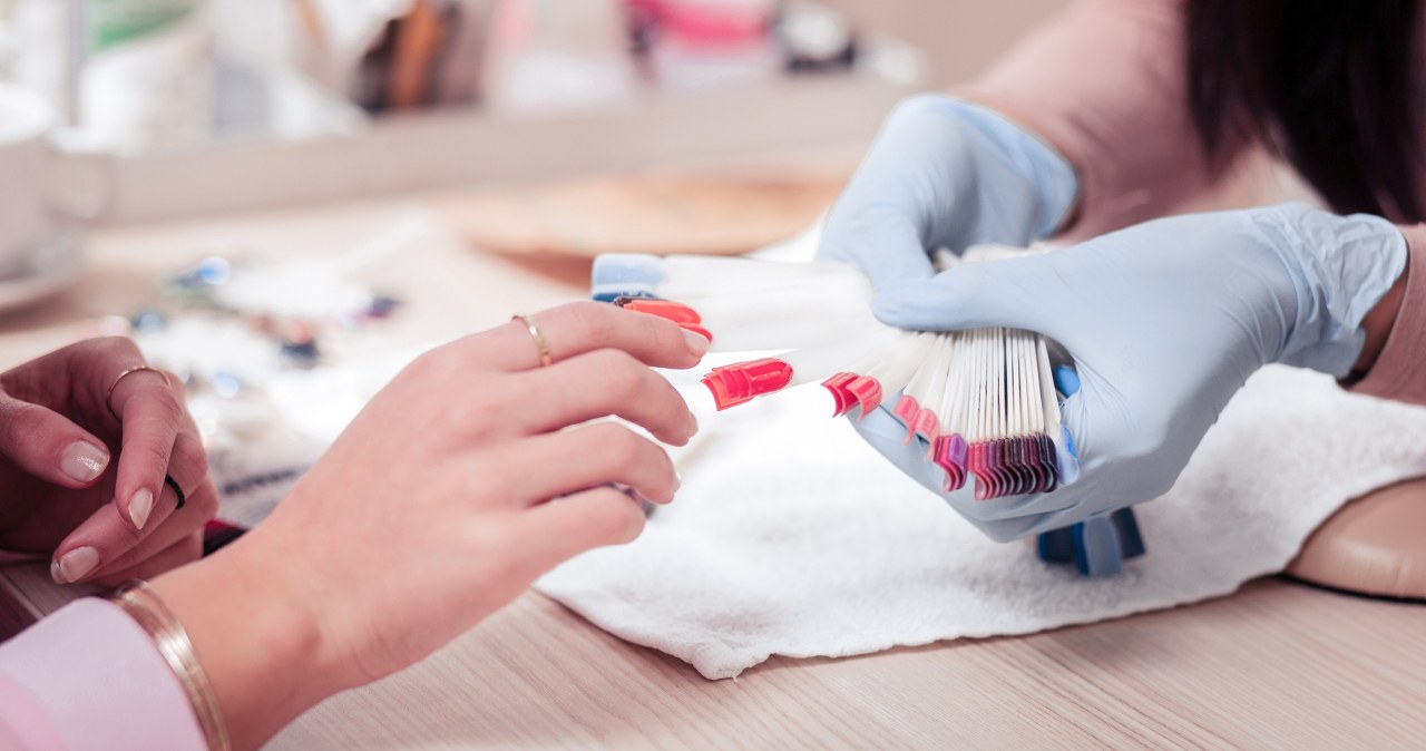 Prośby o ten kolor paznokci manicurzystki słyszą najczęściej. Totalny hit lata