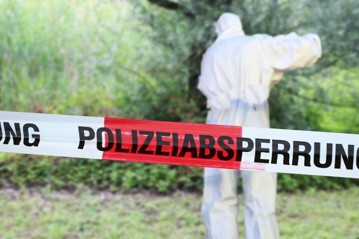 Martwa kobieta przy ławce, zabite dziecko w zaroślach. Nikt nie wie, kim są