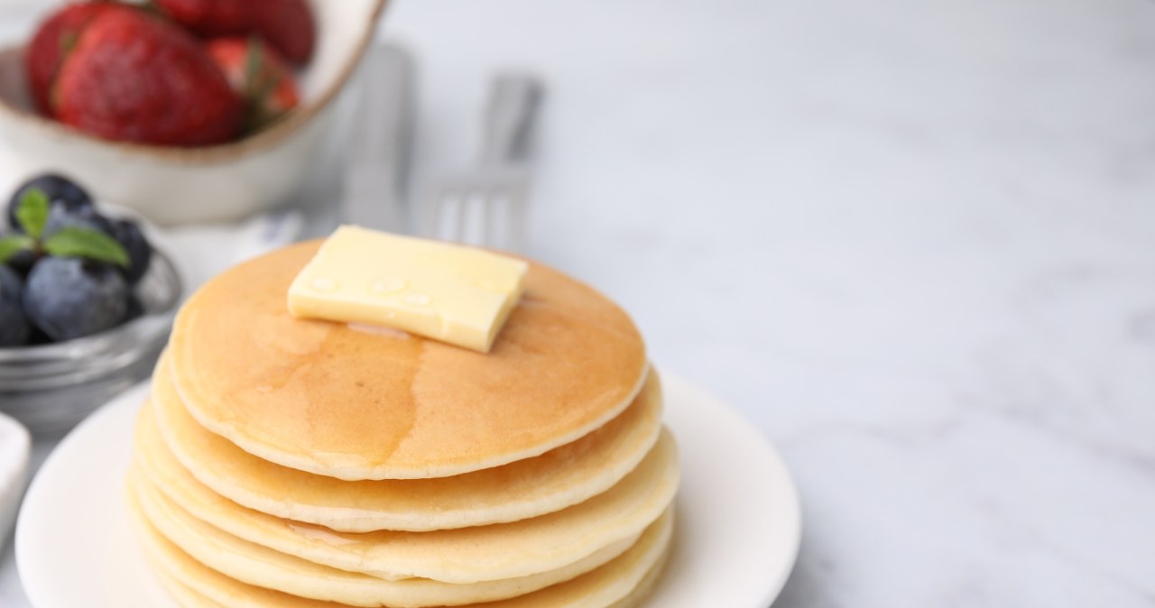 Nie musisz rozgrzewać patelni. Te naleśniki zrobisz w... mikrofalówce