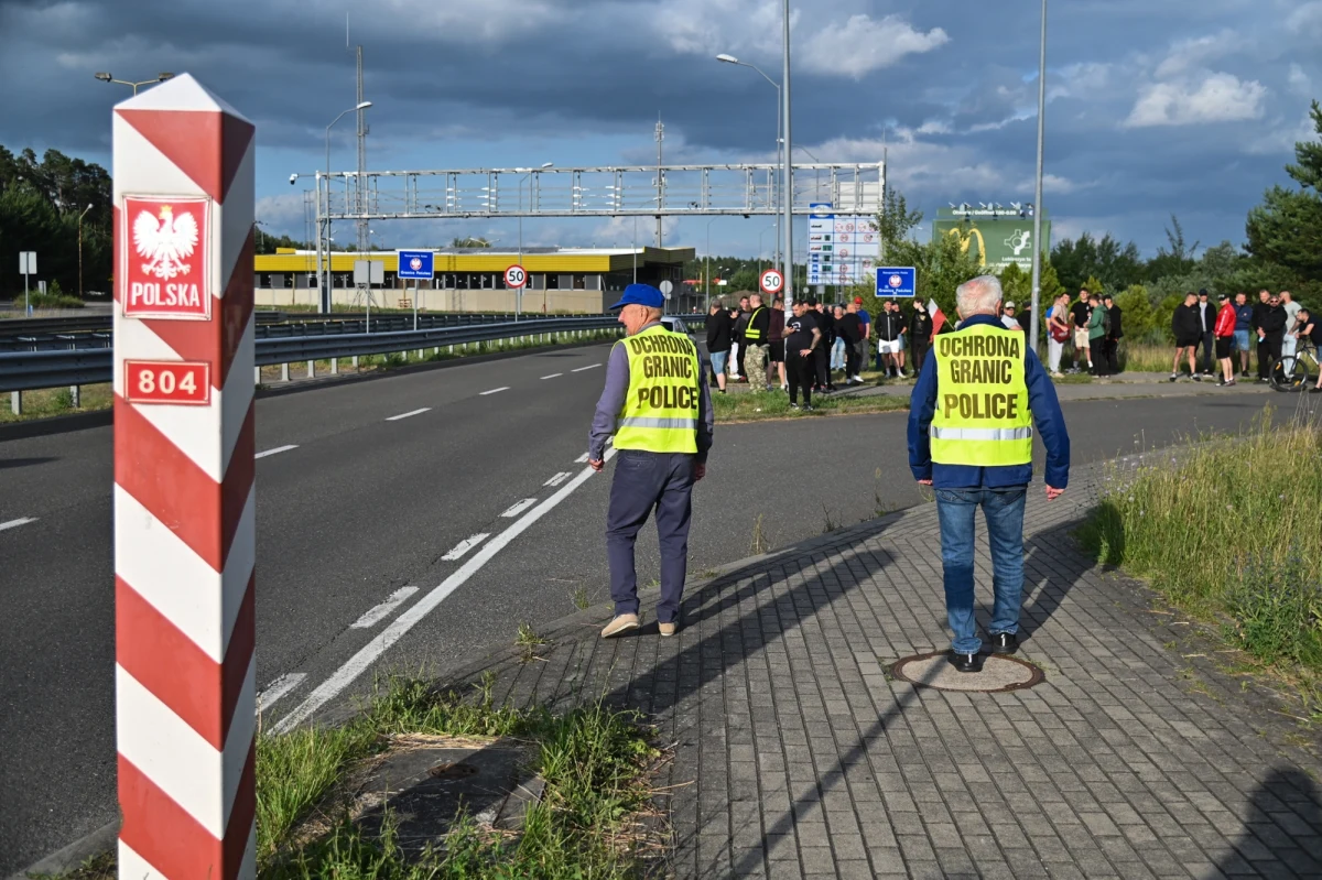 Premier Donald Tusk zabrał głos na temat sytuacji na granicy Polski i Niemiec oraz Polski i Litwy. W poniedziałek szef rządu zapowiedział podjęcie kroków, aby "z kierunku litewskiego" do Polski nie przybywały osoby, które chcą nielegalnie przekroczyć granicę. Kontrole mogą pojawić się także na granicy z naszym zachodnim sąsiadem.