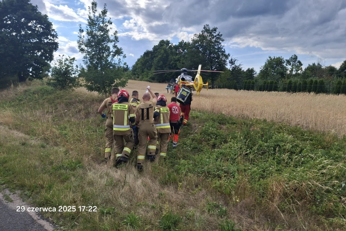 Wstrząsający wypadek w Jarnatowie (woj. lubuskie). 59-letnia kobieta nie żyje, a jej 24-letnia córka walczy o życie po tym, jak zostały potrącone przez rozpędzoną mazdę. Za kierownicą siedział pijany 31-latek, który uciekł z miejsca tragedii.