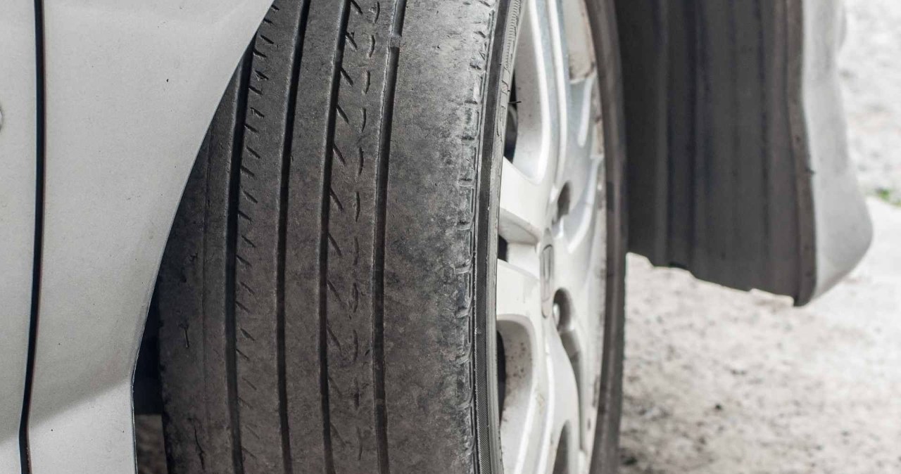 Jazda latem na zimówkach. Policja zwróci uwagę na jeden szczegół