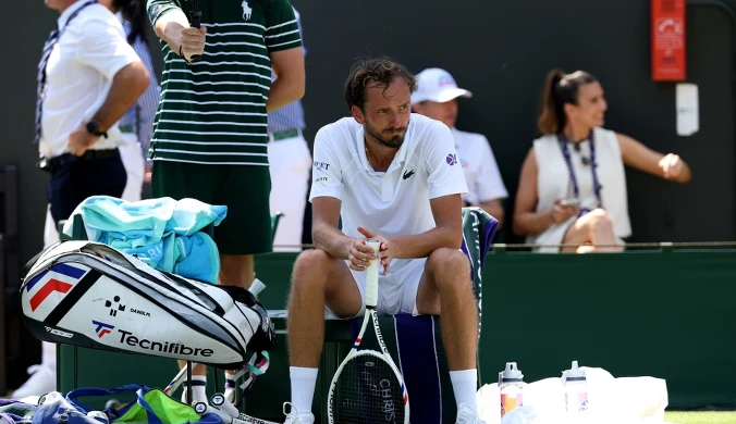Pierwsza sensacja w Wimbledonie. Utytułowany Rosjanin pożegnał się z Londynem