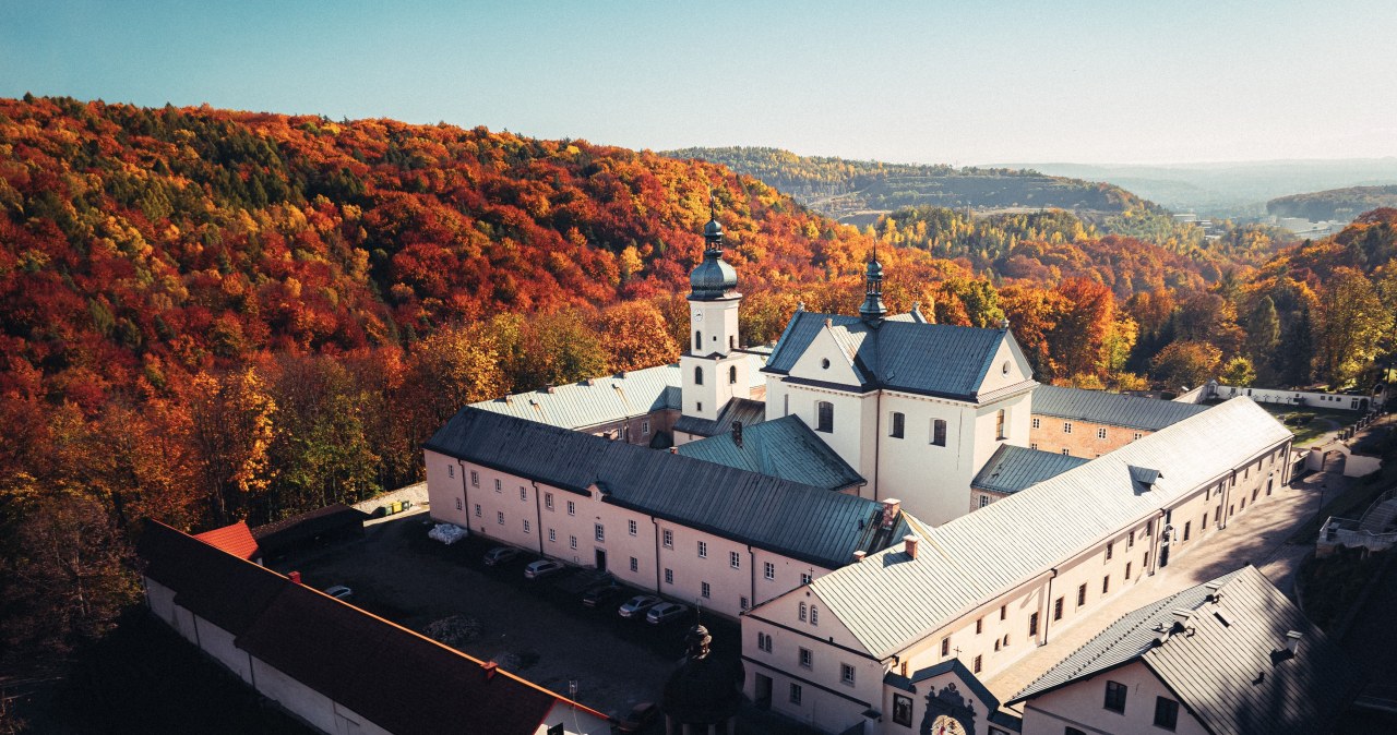 Rozpoznawalny znak katolików. 16 lipca wierni wracają do tradycji