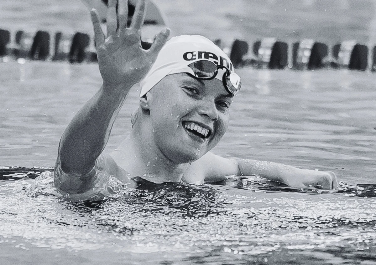 ​Przed Sądem Rejonowym w Olsztynie rozpoczął się w poniedziałek proces kierowcy oskarżonego o spowodowanie wypadku drogowego, w którym zginęła kierująca motocyklem utytułowana pływaczka Justyna Burska. Do zdarzenia doszło w sierpniu 2024 r. na skrzyżowaniu koło Różnowa.