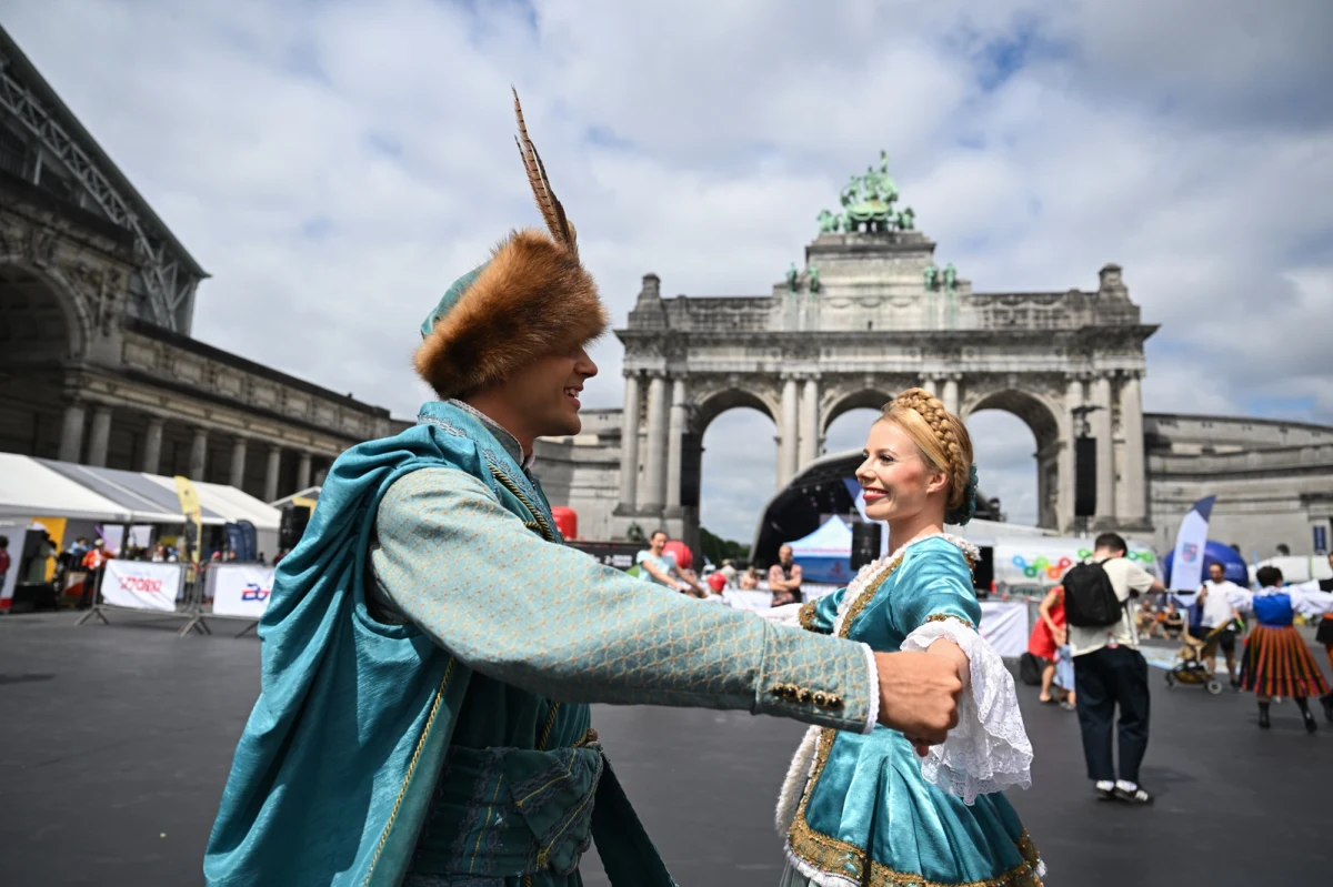 ​Sukces polskiej prezydencji był paradoksalnie także możliwy dzięki zamieceniu pod dywan na 6 miesięcy drażliwych tematów. A wśród sukcesów mało się mówi o dobrej komunikacji prasowej w Brukseli - podsumowuje polską prezydencję w UE Katarzyna Szymańska-Borginon, unijna korespondentka RMF FM.