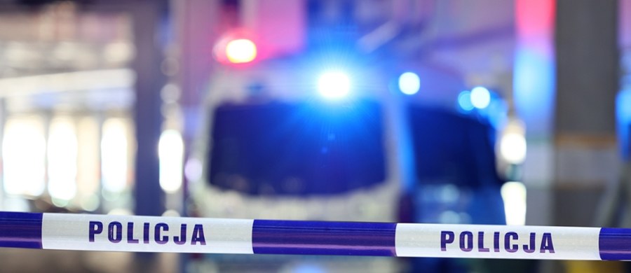 Babcia i matka zostały oskarżone o znęcanie się w Powierciu i Kole (woj. wielkopolskie) nad trojgiem dzieci. Najmłodsza z nich, kilkumiesięczna dziewczynka, zmarła.