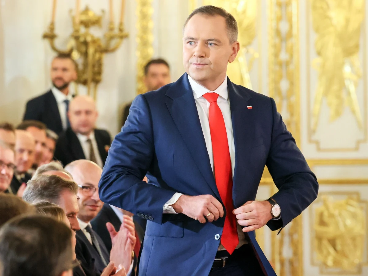 Karol Nawrocki apeluje do premiera Donalda Tuska i zapowiada zwołanie Rady Gabinetowej tuż po zaprzysiężeniu. Prezydent elekt planuje działania w sprawie sytuacji na granicy z Niemcami. "Ta sytuacja - w moim uznaniu - jest dramatyczna i nie będę wobec niej obojętny po 6 sierpnia" - powiedział.