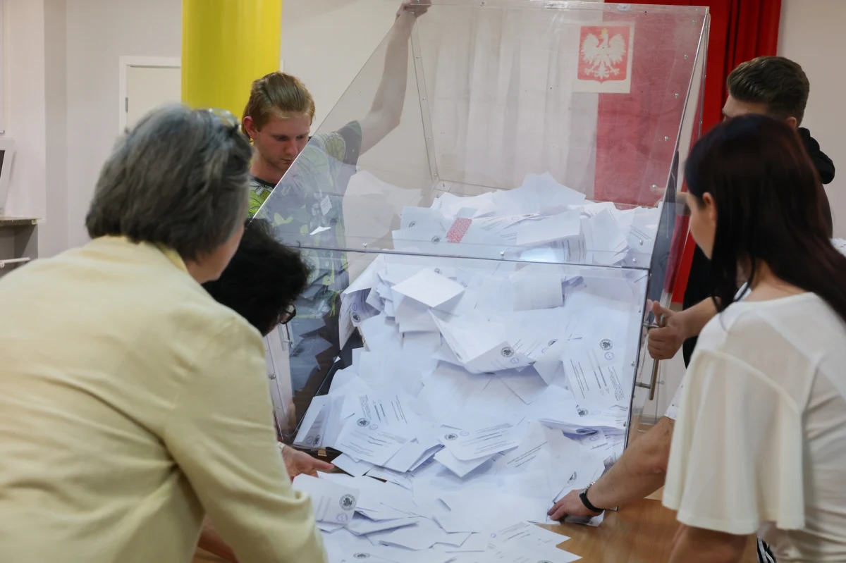 ​Saga z zamieszaniem wokół protestach związanych z wyborami prezydenckimi dobiega końca. We wtorek Sąd Najwyższy ma zająć się kwestią ważności wyborów prezydenckich, które odbyły się w dwóch turach: pierwsza była 18 maja, druga 1 czerwca. Posiedzenie całej Izby Kontroli Nadzwyczajnej i Spraw Publicznych wyznaczono na godz. 13. Będzie ono jawne i transmitowane.