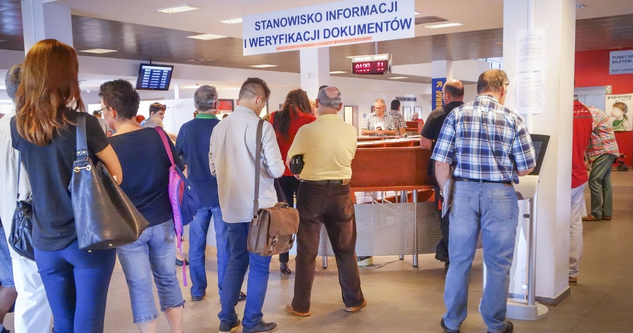 Ważne zmiany dla kupujących auta. Wiemy, kiedy znikną kolejki
