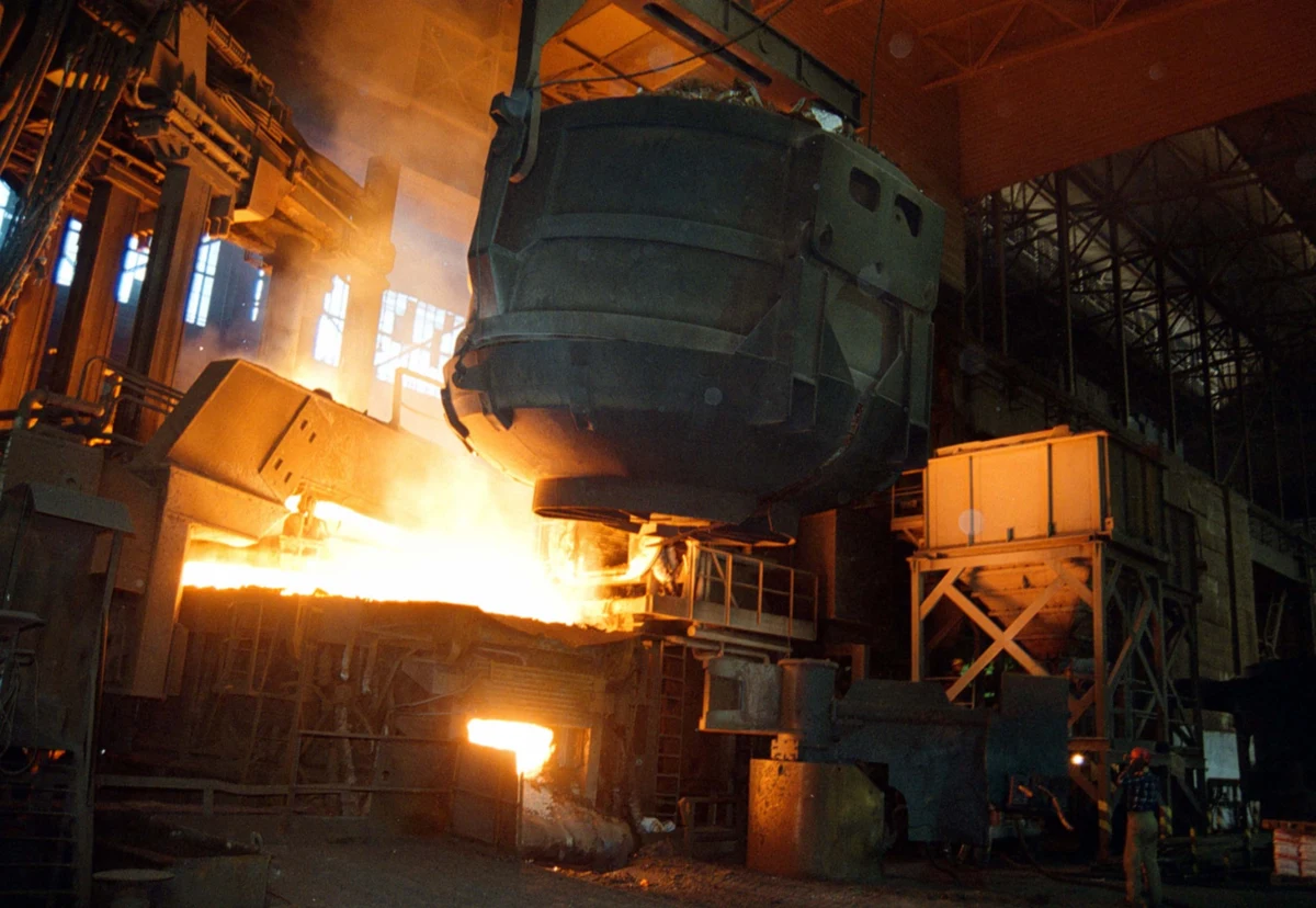 Hiszpańska Grupa Celsa zamknęła poprzedni rok ze stratą na poziomie 281 mln euro. Jak poinformował prezes grupy Rafael Villaseca, nie jest wykluczona sprzedaży Huty Ostrowiec w celu dalszego redukcji zadłużenia.