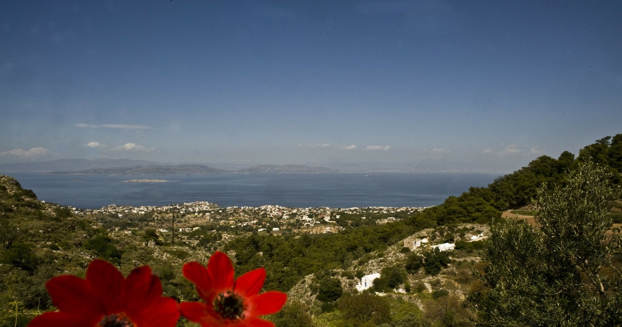 Ta grecka wyspa jest lepsza od Santorini. Nie ma tam tłumów, a zabytki i plaże zapierają dech