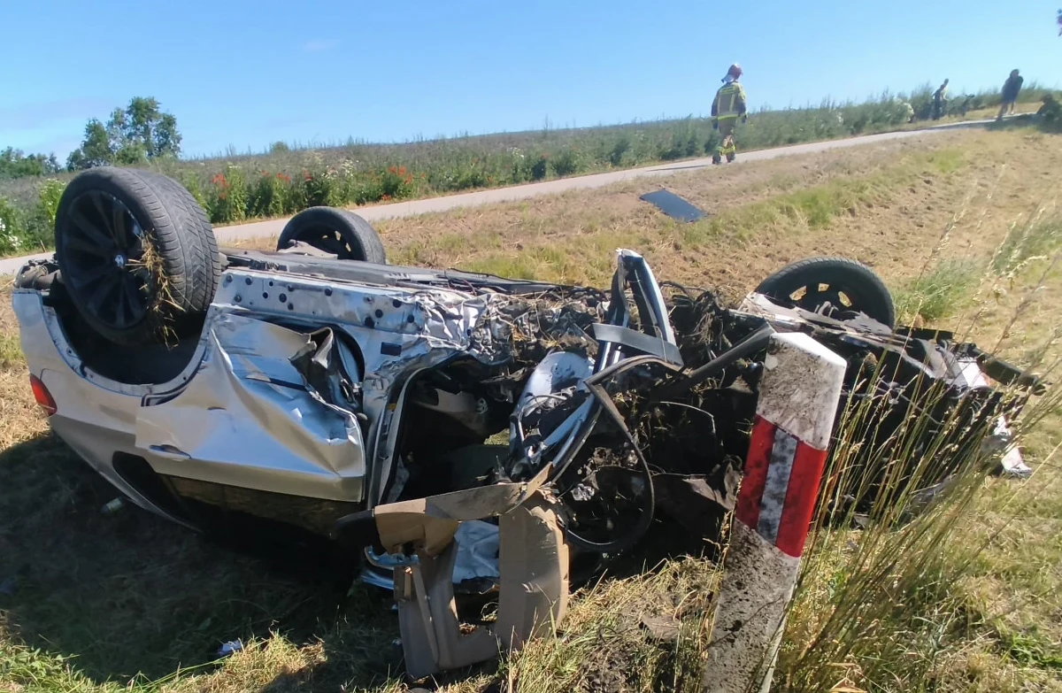 Wypadek koło Mrągowa woj. warmińsko-mazurskim. Rannych zostało 7 osób - w tym dwoje dzieci. Policja poinformowała, że sprawca wypadku był nietrzeźwy. Droga krajowa nr 16 w Probarku jest już przejezdna.