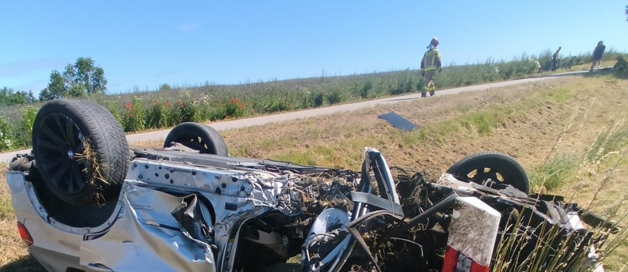 Wypadek koło Mrągowa woj. warmińsko-mazurskim. Rannych zostało 7 osób - w tym dwoje dzieci. Policja poinformowała, że sprawca wypadku był nietrzeźwy. Droga krajowa nr 16 w Probarku jest już przejezdna.