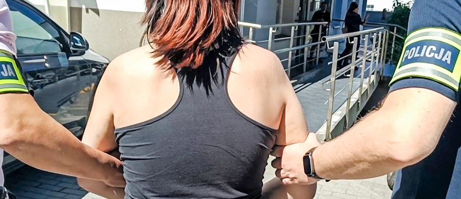 Policjanci z Gorzowa Wielkopolskiego zatrzymali nietrzeźwą kobietę, która znieważyła i uderzyła pielęgniarkę, pracującą w szpitalu. "Wcześniej udzielono jej pomocy. Nie uspokoiła się nawet po przyjeździe policjantów" – przekazał kom. Grzegorz Jaroszewicz z Komendy Miejskiej Policji w Gorzowie Wlkp.