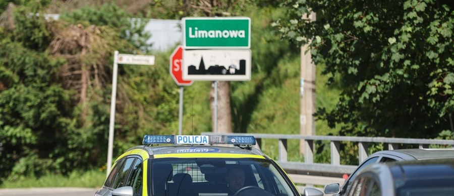 Śledztwo w sprawie poszukiwanego 57-letniego Tadeusza Dudy od wtorku prowadzi Prokuratura Okręgowa w Nowym Sączu. Poinformowała o tym prokurator Magdalena Gosztyła. Poszukiwany mężczyzna jest podejrzewany o zabicie dwóch osób w Starej Wsi na Limanowszczyźnie.