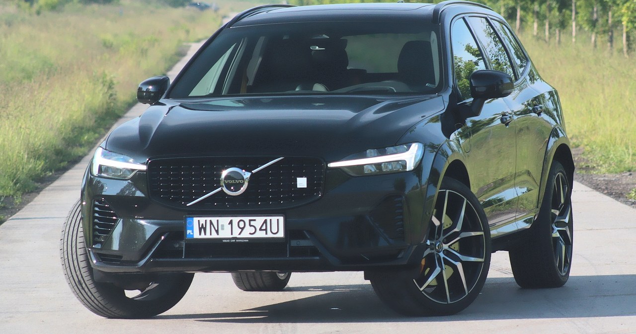 Volvo XC60 T8 eAWD dokonuje niemożliwego. Łączy ogień i wodę