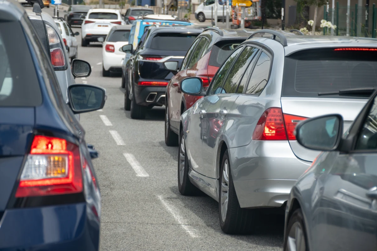 Ważne dla posiadaczy samochodów. Rząd przyjął projekt ustawy, który umożliwi m.in składanie przez internet wniosku o zarejestrowanie pojazdu. Nie trzeba będzie przedstawiać w urzędzie papierowego zaświadczenia o badaniu technicznym pojazdu, jeśli jego wynik jest w CEPiK.