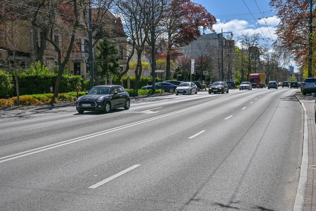 Wakacyjne utrudnienia w Sopocie. Remont Alei Niepodległości