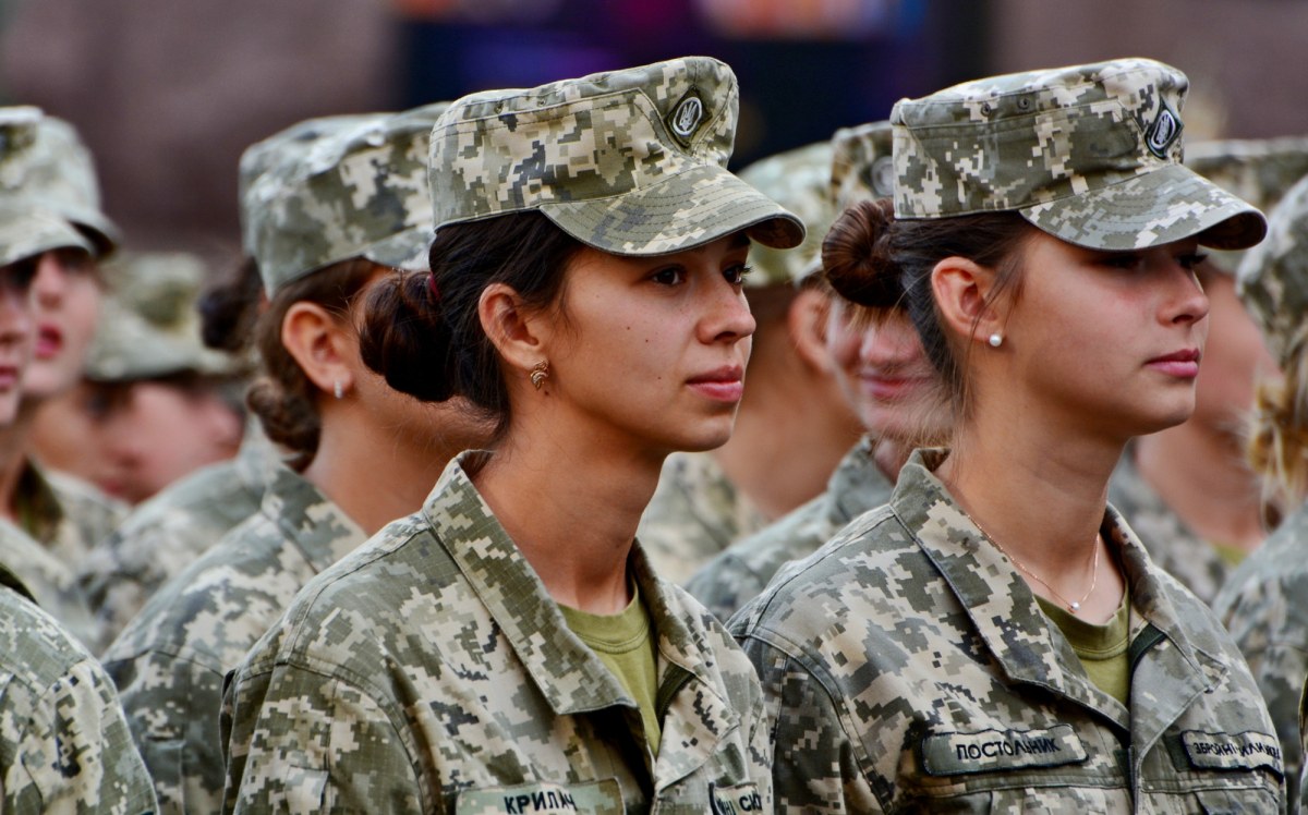 Kobiety do wojska! Rewolucja niedaleko Polski