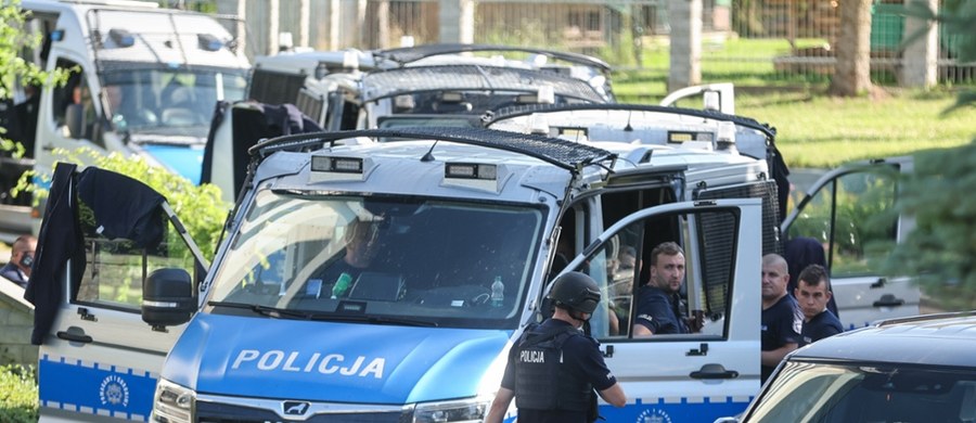 Funkcjonariusze znaleźli ciało poszukiwanego sprawcy zabójstwa dwóch osób - poinformowała policja. Chodzi o Tadeusza D., który w miniony piątek strzelał do swoich najbliższych w Starej Wsi koło Limanowej w Małopolsce.
