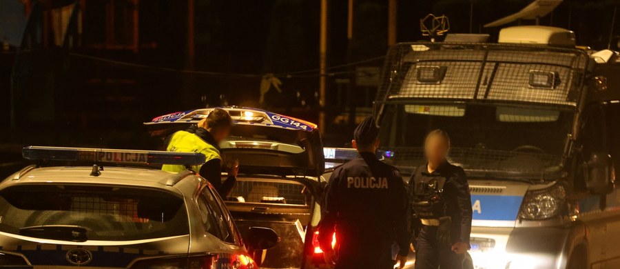 "Dzisiaj o godz. 20:30 policjanci w pobliskim lesie odnaleźli ciało 57-letniego Tadeusza D. Od piątku była to najważniejsza sprawa polskiej policji" – przekazał inspektor Artur Bednarek Komendant Wojewódzki Policji w Krakowie podczas briefingu prasowego. "Mężczyzna najprawdopodobniej popełnił samobójstwo" – dodał.