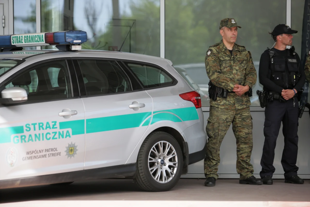 Przywrócenie kontroli granicznych nie oznacza powrotu szlabanów - zapewnia rząd. Projekt rozporządzenia o tymczasowym przywróceniu kontroli na granicy z Litwą i Niemcami jest już w uzgodnieniach międzyresortowych. Czasowe kontrole na granicach z Niemcami i z Litwą zostaną wprowadzone od poniedziałku 7 lipca. 