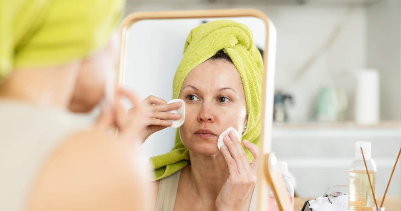 Zmarszczki nie biorą się znikąd. Pięć codziennych nawyków, które je pogłębiają