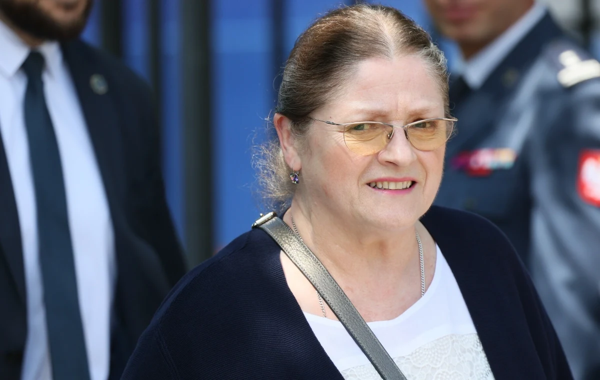 Zgromadzenie Ogólne Sędziów Trybunału Konstytucyjnego zdecydowało, że sędzia Krystyna Pawłowicz przejdzie w stan spoczynku. Ma do tego dojść w grudniu. W opublikowanym oświadczeniu Pawłowicz napisała, że "akty nienawiści", z jakimi się spotyka, nieodwracalnie pogorszyły jej zdrowie. 