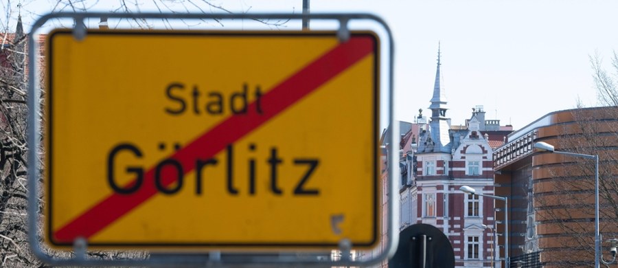 "Polski rząd niszczy nasze życie na pograniczu" - mówią ci, którzy mieszkają wzdłuż granicy z Niemcami. W ten sposób komentują zapowiedziane kontrole, które zaczną obowiązywać od poniedziałku, 7 lipca. Mieszkańcy Zgorzelca i okolic rozważają nawet protest. Rząd zapewnia, że zależy mu, by kontrole były jak najmniej dotkliwe dla polskich obywateli.