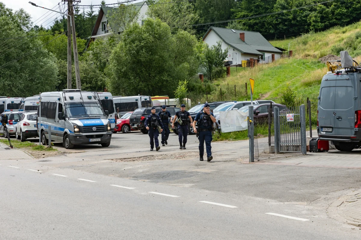 Prokuratura Rejonowa w Limanowej wszczęła drugie śledztwo w sprawie dramatycznych wydarzeń, do których doszło w ostatnich dniach w Starej Wsi koło Limanowej (Małopolskie). Tym razem śledczy zajmą się okolicznościami śmierci 57-letniego Tadeusza D., podejrzewanego o podwójne zabójstwo oraz usiłowanie zabójstwa. Ciało mężczyzny odnaleziono we wtorek wieczorem w lesie. 