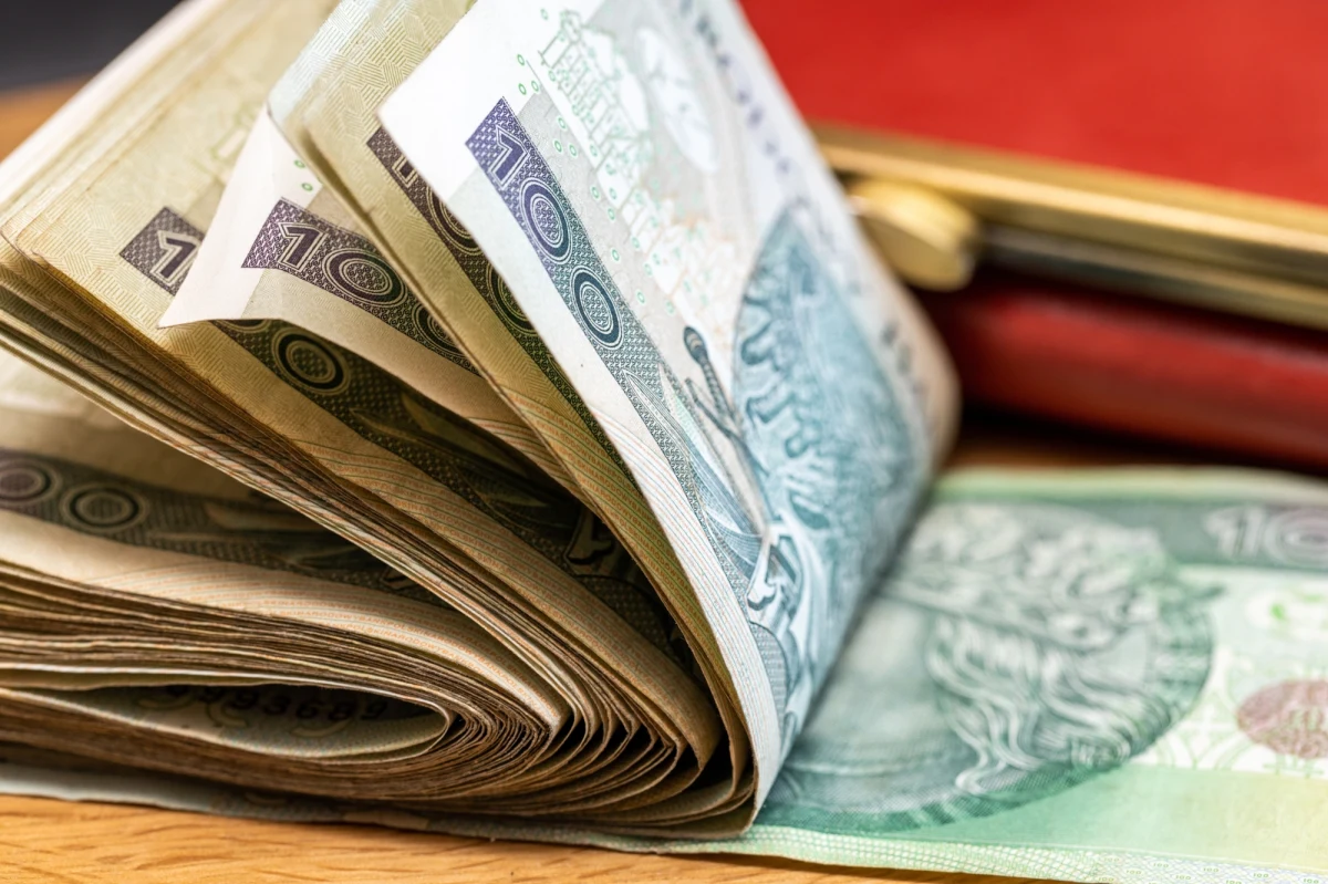 Znakomite wieści dla kredytobiorców. Rada Polityki Pieniężnej podjęła decyzję w sprawie stóp procentowych, zaskakująco obniżając je o 25 punktów bazowych z 5,25 do 5,00 proc.