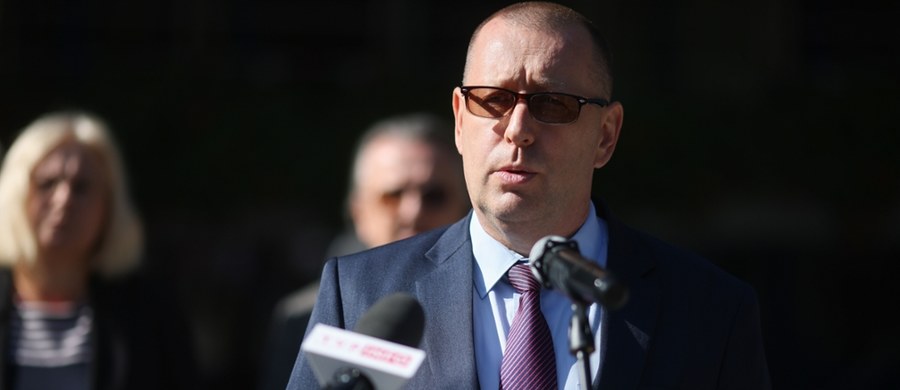 Prof. Piotr Borek został odwołany z funkcji rektora Uniwersytetu Komisji Edukacji Narodowej (UKEN) w Krakowie. To decyzja Ministerstwa Nauki i Szkolnictwa Wyższego. Resort oskarżył rektora o "rażące lub uporczywe naruszania prawa". Związkowcy z "Inicjatywy Pracowniczej" krytykowali prof. Borka za zwolnienie ponad 100 pracowników kilka lat temu. Część ze zwolnionych wygrała już procesy z uczelnią przed sądami. 