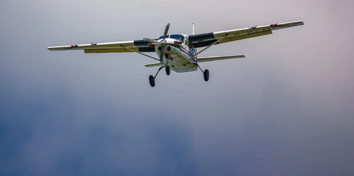15 osób trafiło do szpitali po tym, jak samolot Cessna 208B z grupą spadochroniarzy na pokładzie rozbił się w stanie New Jersey w USA. Wypadek miał miejsce w pobliżu lotniska Cross Keys. Maszyna była w powietrzu zaledwie przez 4 minuty. 