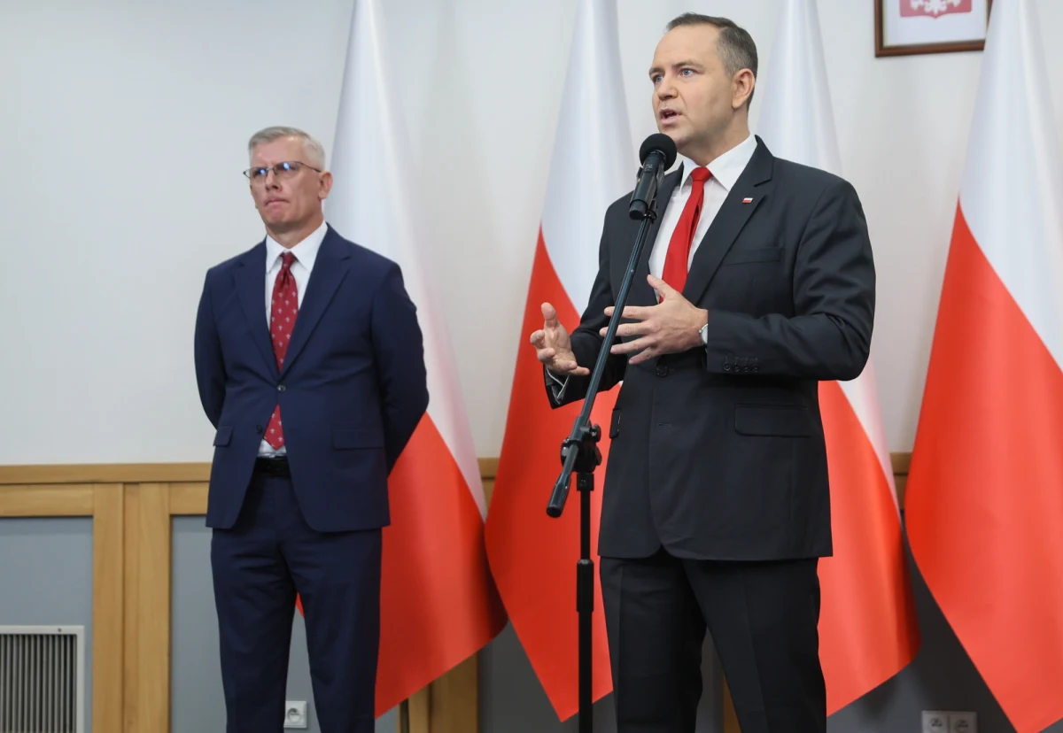 Sławomir Cenckiewicz będzie nowym szefem Biura Bezpieczeństwa Narodowego. Decyzję w tej sprawie ogłosił Karol Nawrocki. Jego zastępcami będą natomiast: gen. Andrzej Kowalski i gen. Mirosław Bryś.