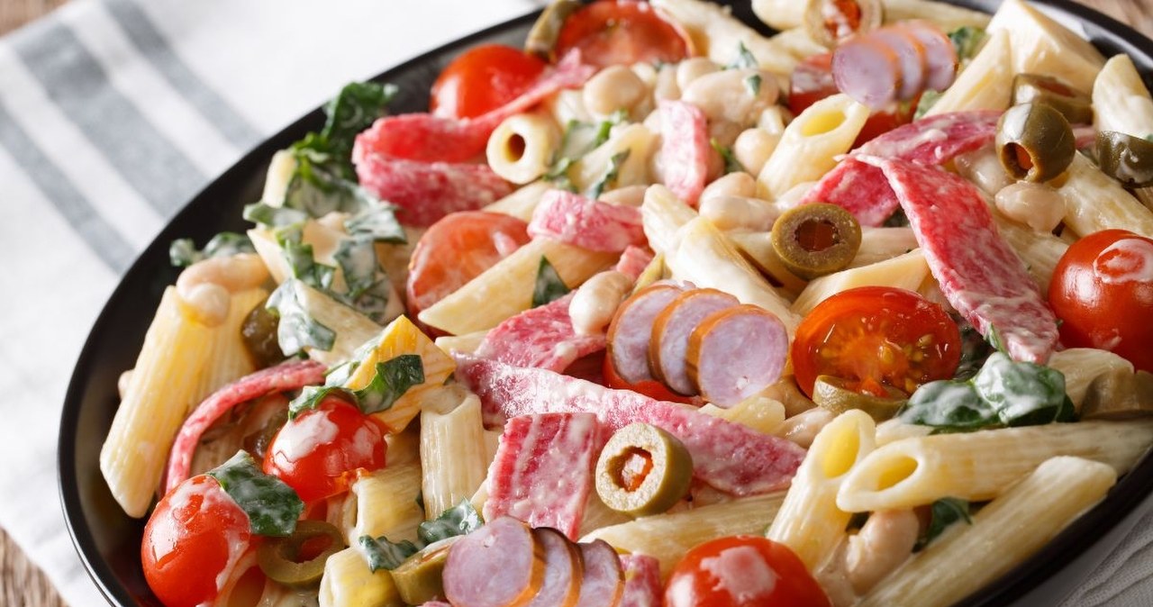 Nie chce ci się gotować? Ta sałatka to mój ulubiony patent na obiad w upał