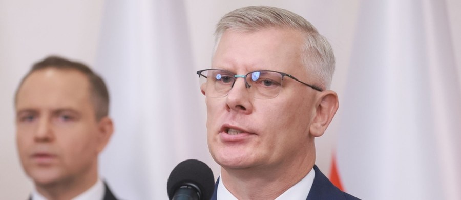 "Pana Cenckiewicza postrzegam bardziej jako zacietrzewionego historyka-polityka" - stwierdził poseł Polski 2050 Sławomir Ćwik, odnosząc się do przyszłego szefa Biura Bezpieczeństwa Narodowego Sławomira Cenckiewicza. Jak powiedział, szefem BBN powinna zostać osoba bardziej wyważona. Cenckiewicz obecnie nie dysponuje ważnymi poświadczeniami bezpieczeństwa, które umożliwiałyby mu legalny dostęp do informacji niejawnych Polski, NATO i Unii Europejskiej. 