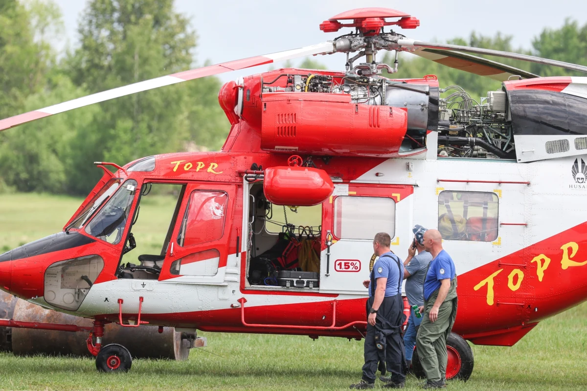 Śmigłowiec Sokół należący do Tatrzańskiego Ochotniczego Pogotowia Ratunkowego w czwartkowe popołudnie wrócił na lądowisko przy szpitalu w Zakopanem. Na początku czerwca maszyna uległa awarii. Trwa procedura przywracania jej do służby – przekazał naczelnik TOPR Jan Krzysztof.