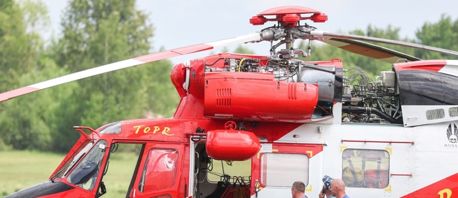 Śmigłowiec Sokół należący do Tatrzańskiego Ochotniczego Pogotowia Ratunkowego w czwartkowe popołudnie wrócił na lądowisko przy szpitalu w Zakopanem. Na początku czerwca maszyna uległa awarii. Trwa procedura przywracania jej do służby – przekazał naczelnik TOPR Jan Krzysztof.