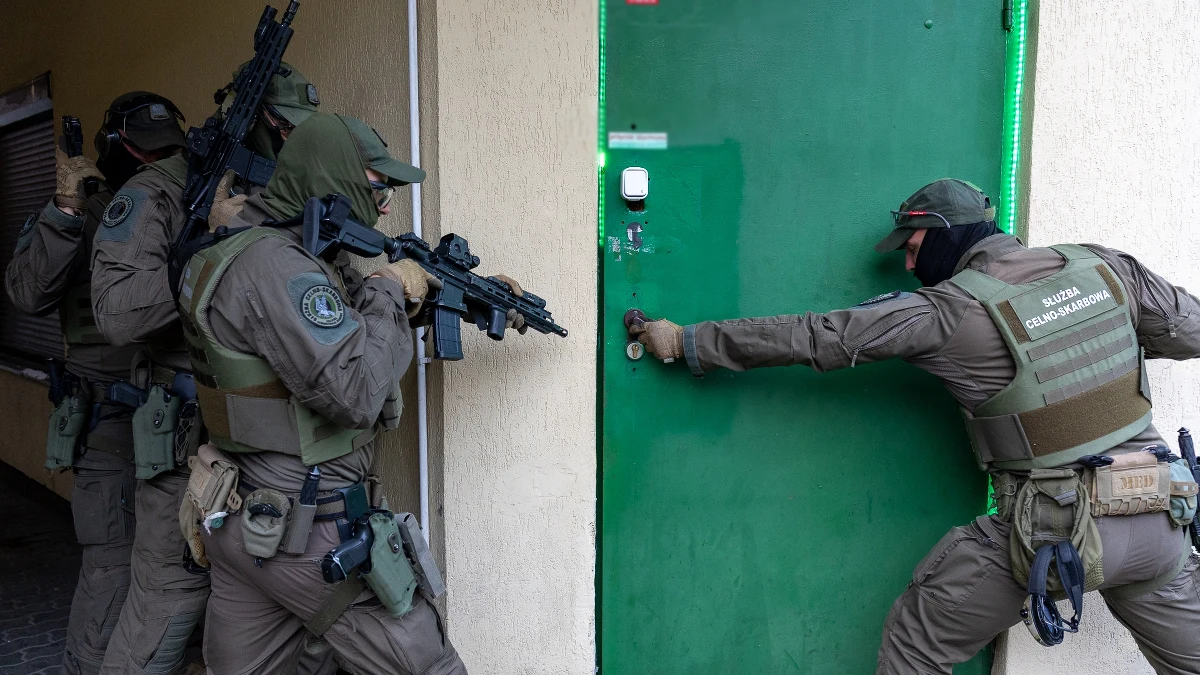 ​Krajowa Administracja Skarbowa przeprowadziła szeroko zakrojoną akcję wymierzoną w nielegalny hazard. Pod koniec czerwca funkcjonariusze z czterech urzędów celno-skarbowych zlikwidowali łącznie 23 punkty, w których prowadzono nielegalne gry hazardowe. Służby działały w Warszawie, Żyrardowie, Mińsku Mazowieckim oraz w powiecie wołomińskim.