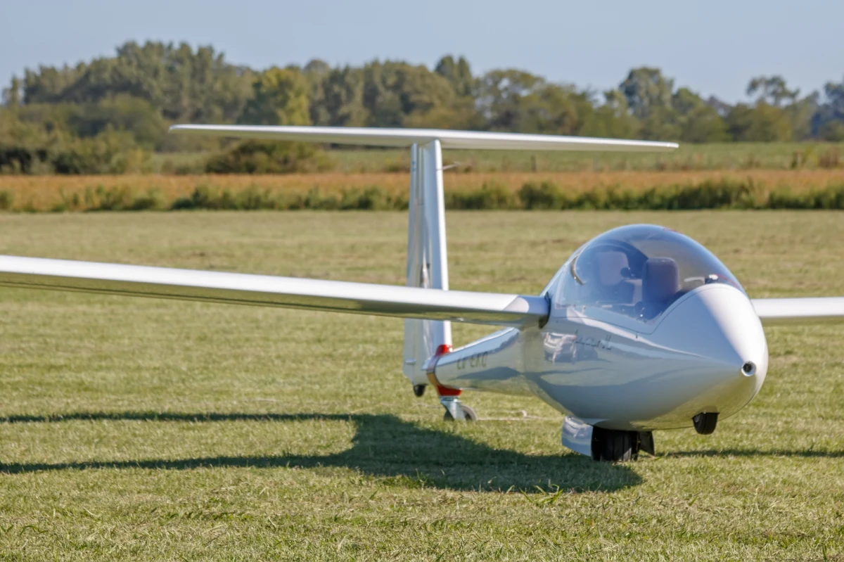 Państwowa Komisja Badania Wypadków Lotniczych zajmuje się wyjaśnianiem wieczornego incydentu z udziałem szybowca w Bielsku-Białej (woj. śląskie). Nikomu nic się nie stało. Ale badanie alkomatem wykazało, że pilot był kompletnie pijany.