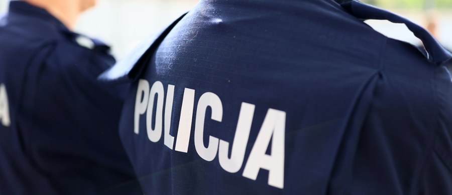 4 policjantów z Karpacza i Kowar na Dolnym Śląsku zatrzymanych przez Biuro Spraw Wewnętrznych Policji - dowiedział się reporter RMF FM Krzysztof Zasada. Usłyszeli już zarzuty, a jeden z nich trafił do aresztu. 