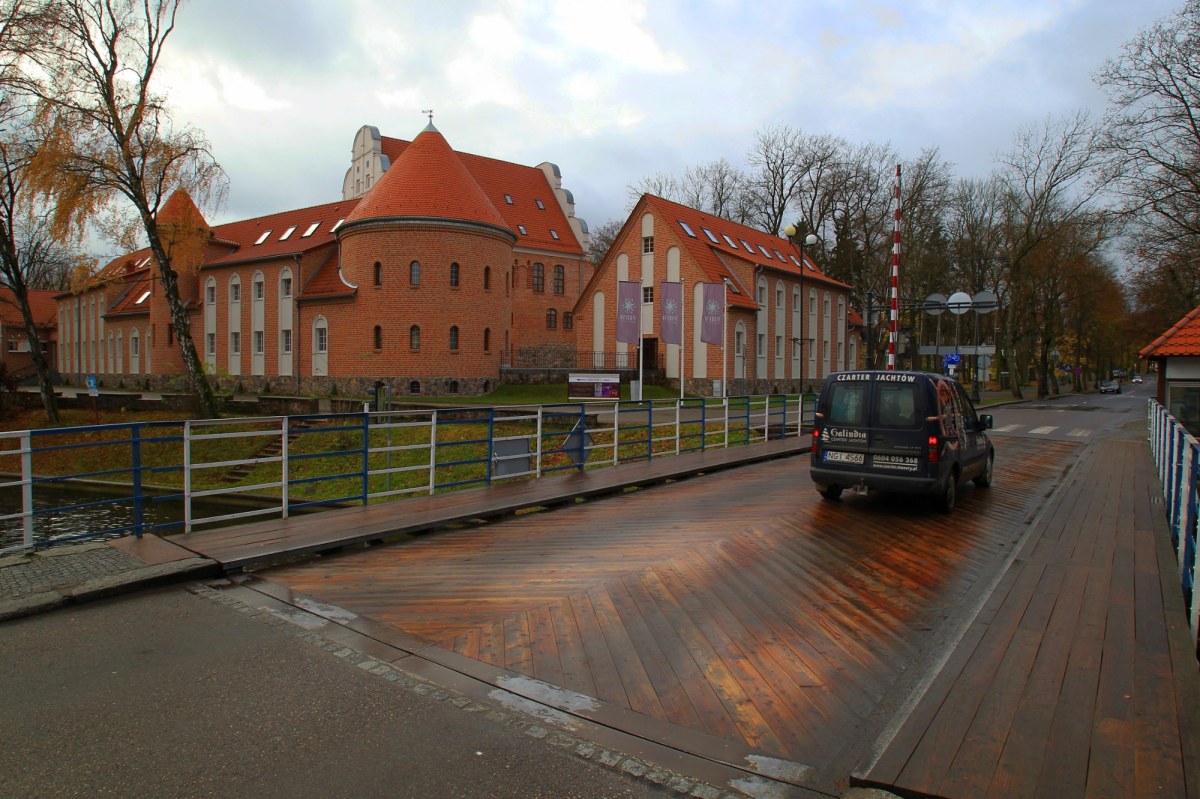 Mazurska perła. Zabytkowy most obrotowy znów działa po długim remoncie
