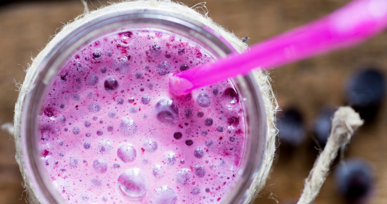 Potrzebujesz kilkunastu sekund. Koktajl na lepsze trawienie robi się sam