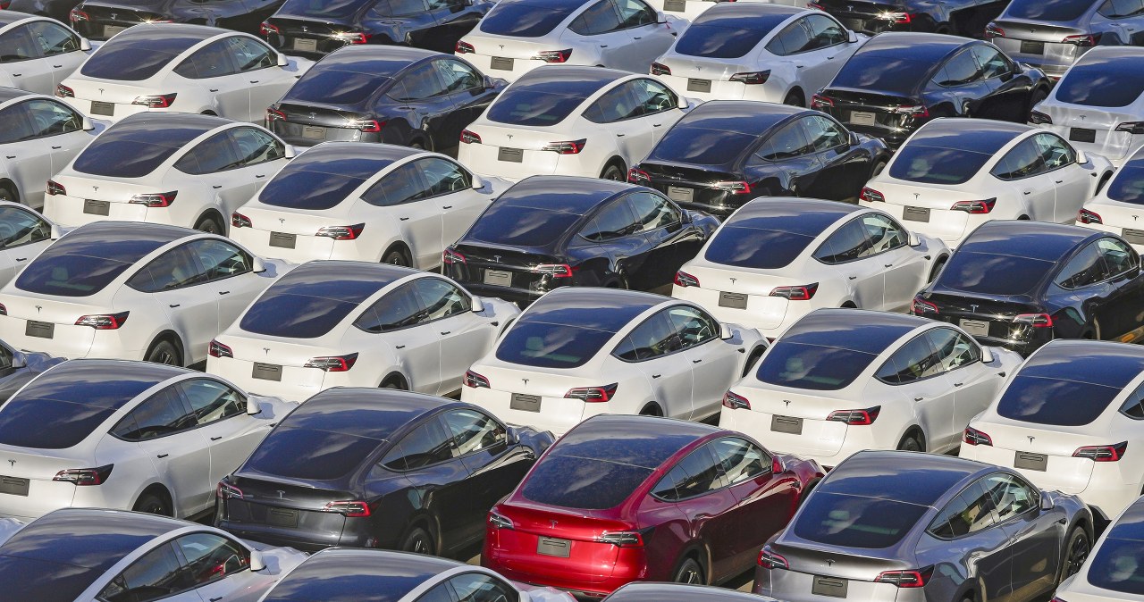 Koniec dopłat do elektryków. Dilerzy w panice, zalega im 140 tys. aut